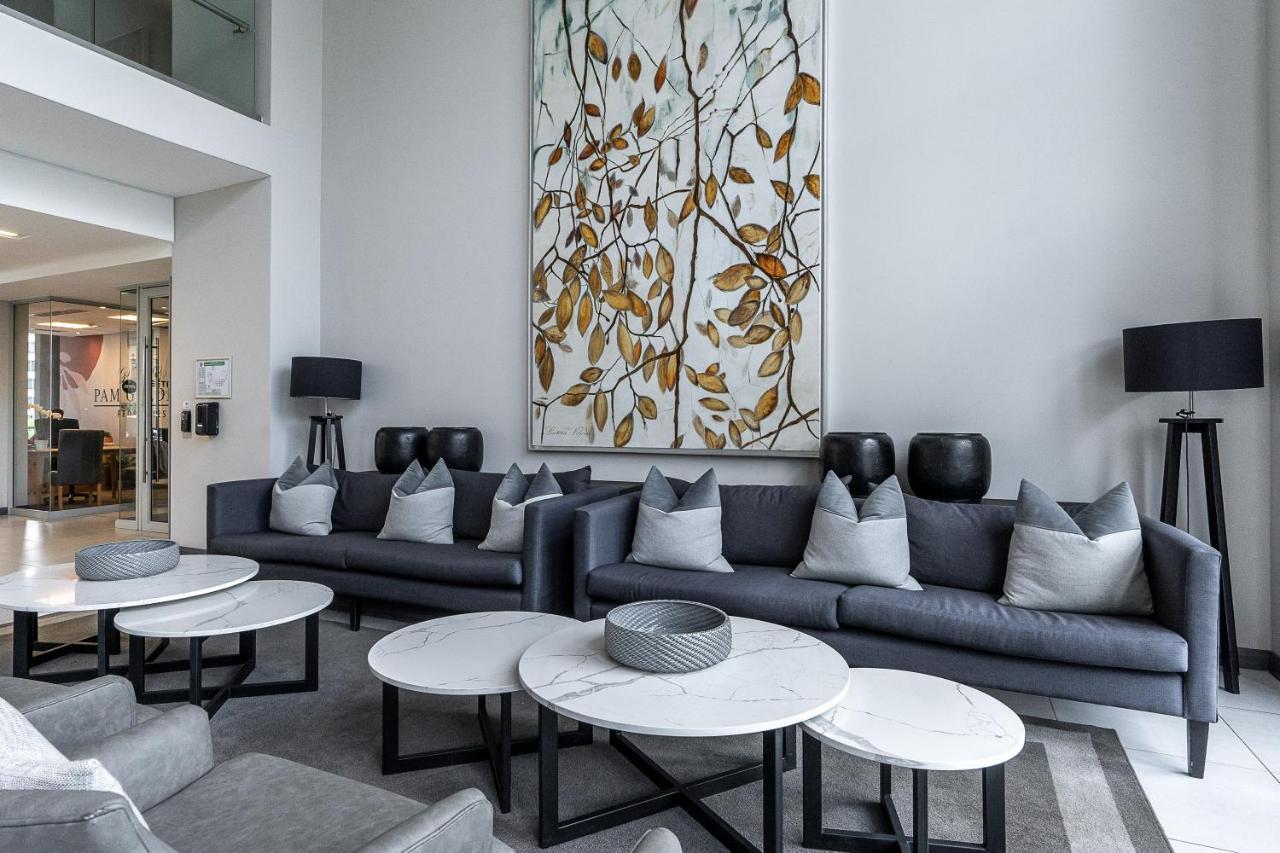 Top Floor Menlyn Maine Studio Apartment With Stunning Views & No Load Shedding Pretoria Ngoại thất bức ảnh