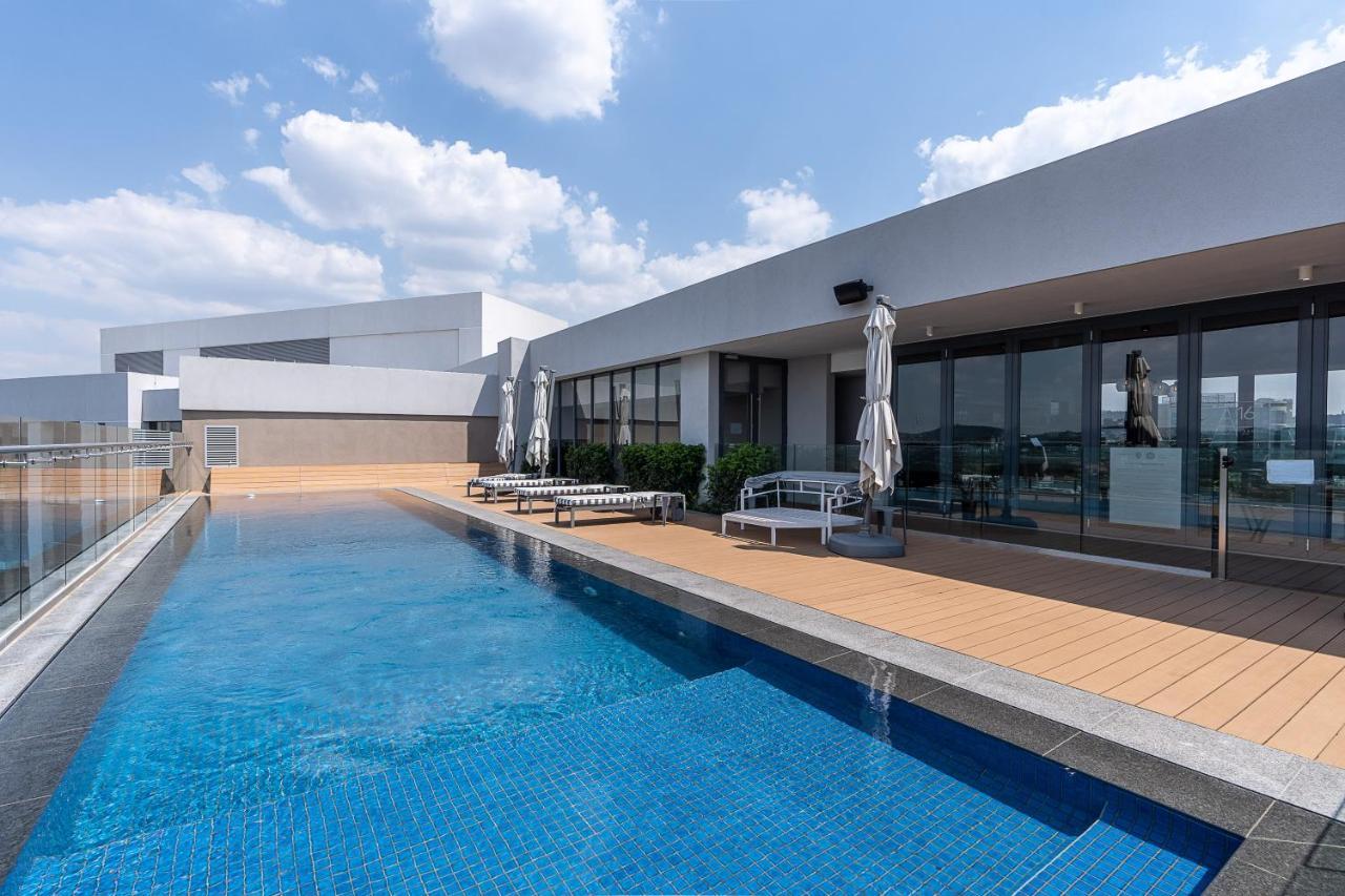 Top Floor Menlyn Maine Studio Apartment With Stunning Views & No Load Shedding Pretoria Ngoại thất bức ảnh